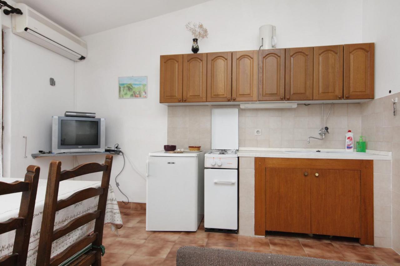 Apartments By The Sea Nemira, Omis - 5884 Tice Екстер'єр фото